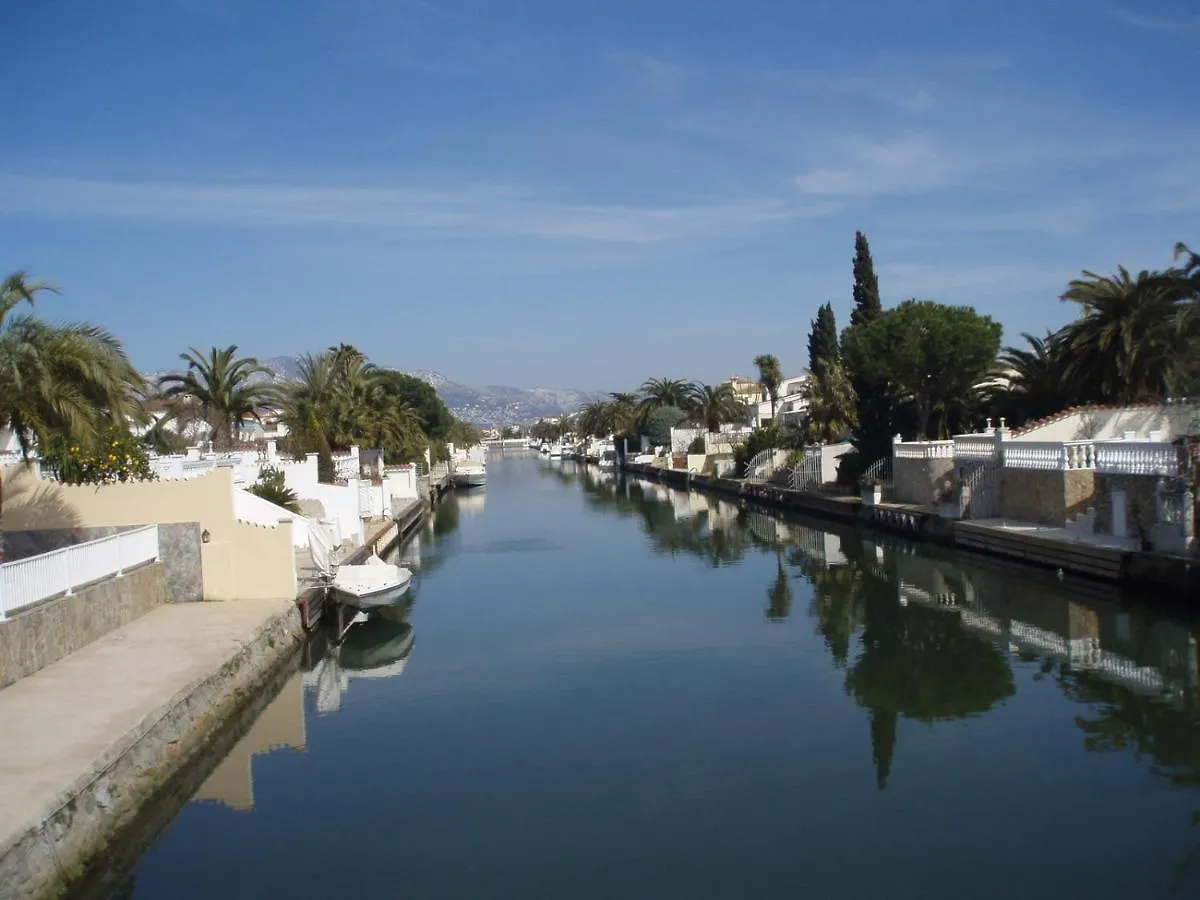 Apartamento Renovado, Luminoso, A 300M De La Playa Apartamento Empuriabrava 0*,  Espanha